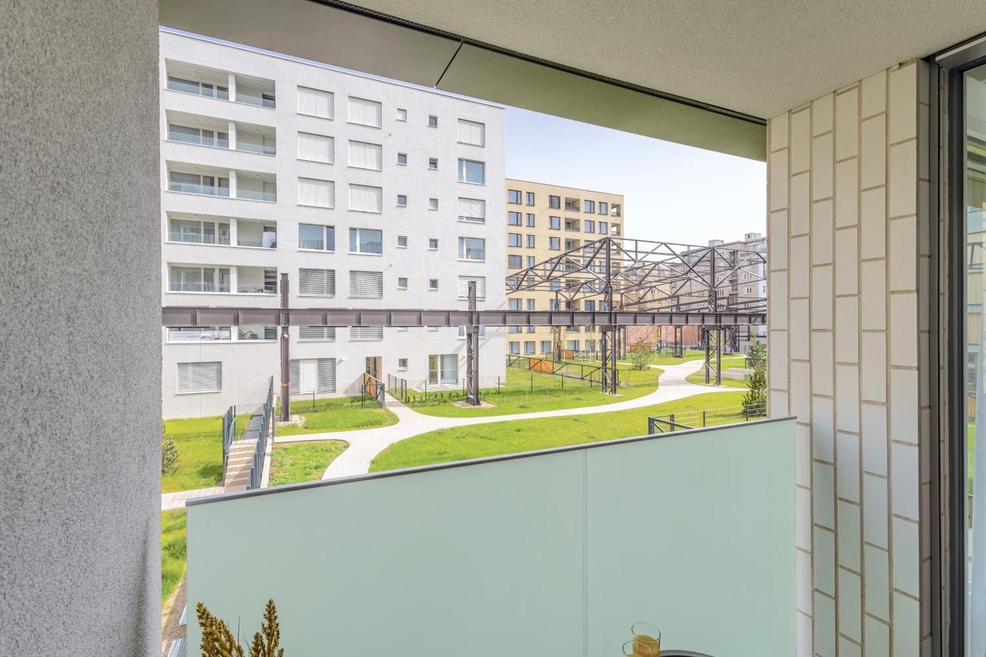Yellow - Balcony, Free Parking, By Gravity Appartement *