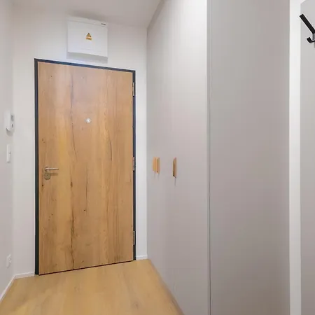 Yellow Apartment - Balcony, Free Parking, By Gravity Prague Exterior photo