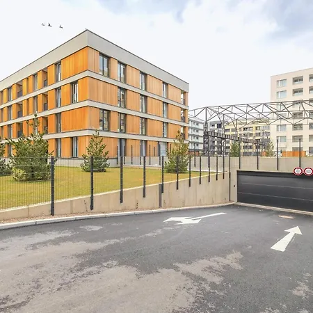 Yellow Apartment - Balcony, Free Parking, By Gravity Prague Exterior photo