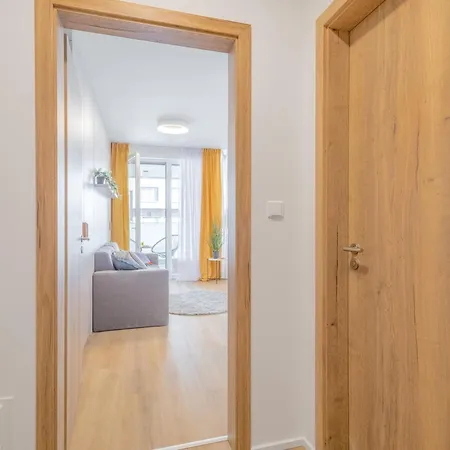 Yellow Apartment - Balcony, Free Parking, By Gravity Prague Exterior photo