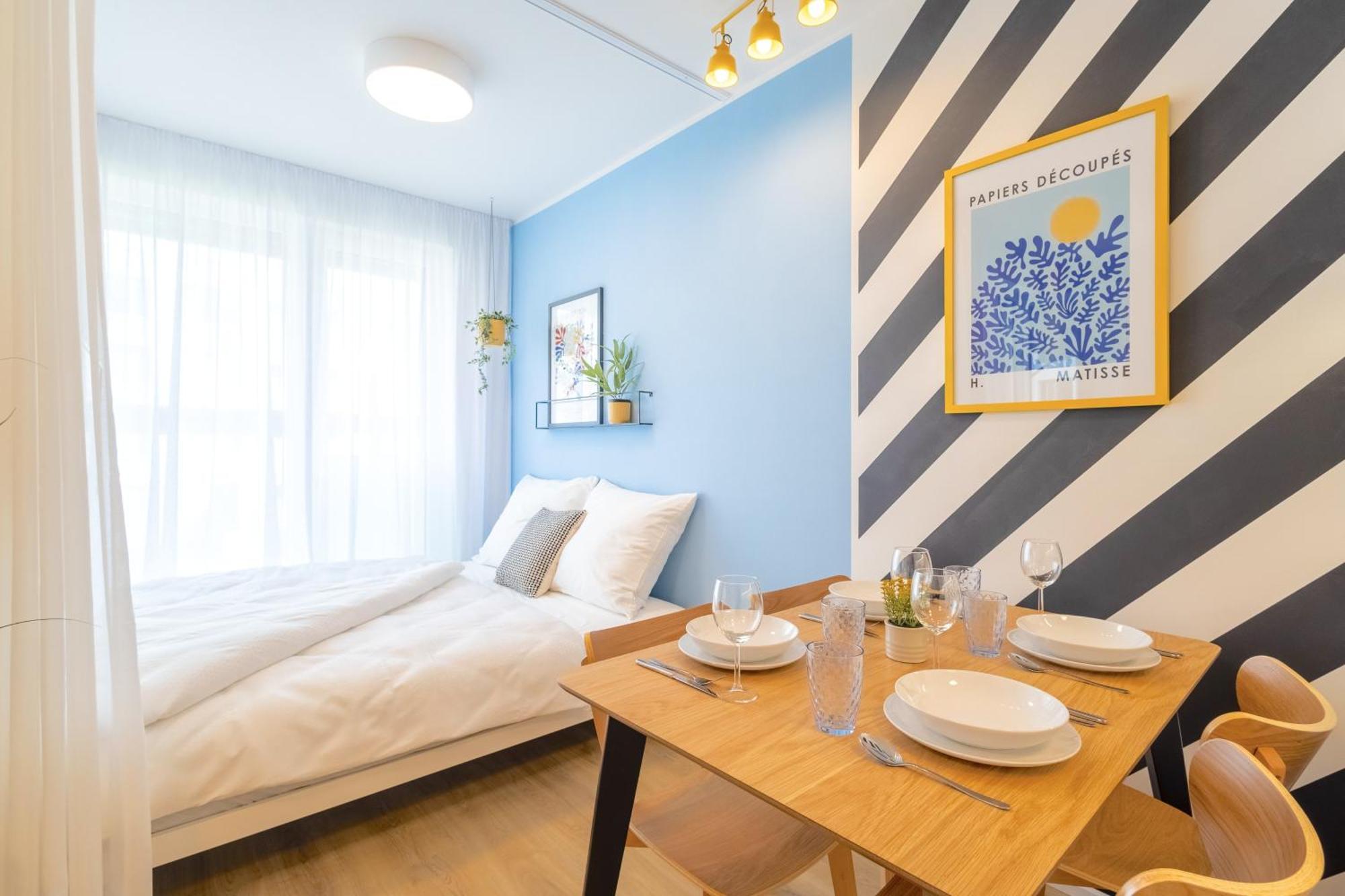 Yellow - Balcony, Free Parking, By Gravity Praha